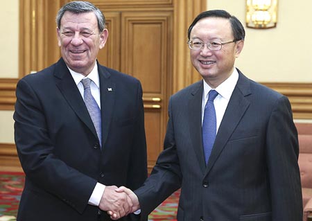 China y Uruguay prometen impulsar relaciones bilaterales