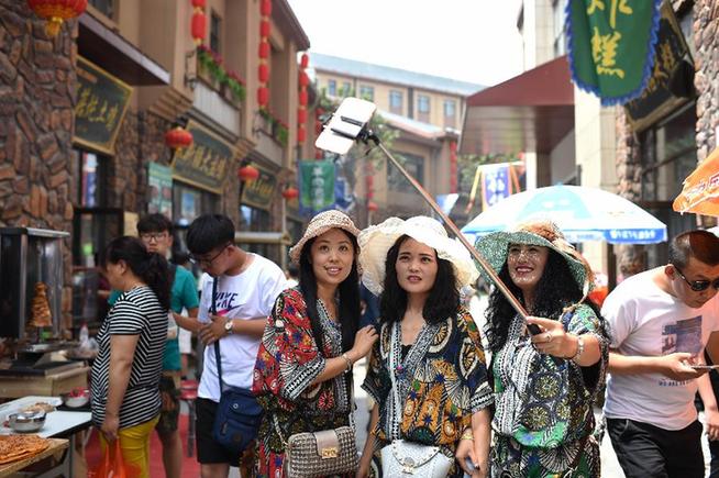Chinos hacen más de 40 millones de viajes en tren durante Fiesta del Bote del Dragón