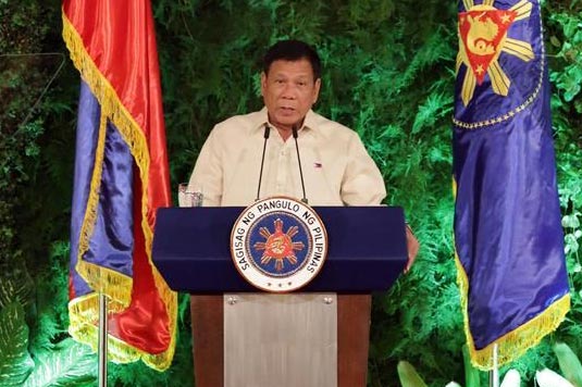 Rodrigo Duterte es investido como nuevo presidente de Filipinas