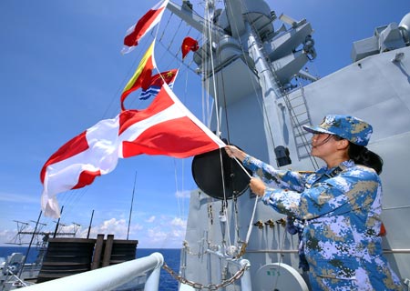 La Marina china realiza un ejercicio de combate en el Mar Meridional de China