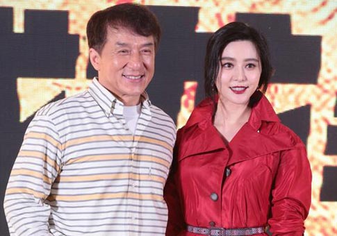 Fan Bingbing y Cheng long posan para la película
