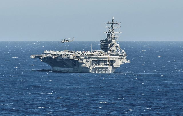 China califica de navegación militar el paso de portaaviones estadounidense