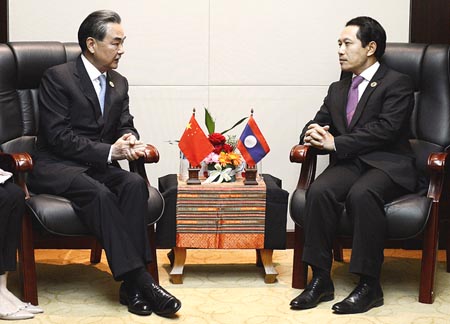 Canciller chino elogia postura objetiva y justa de Laos sobre asunto de Mar Meridional de China