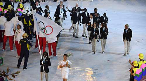 Río 2016: Primera delegación olímpica de refugiados asiste a ceremonia inaugural 
de los JJOO