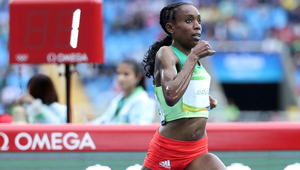 Río 2016: Corredora etíope Almaz Ayana bate marca mundial de 10.000m