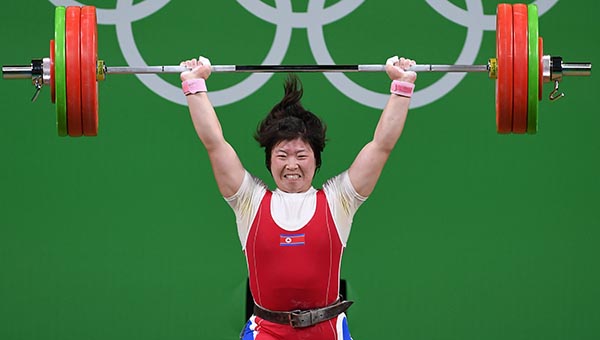 Río 2016: Rim Jong Sim de RPDC gana oro en halterofilia de 75 kilogramos femenino