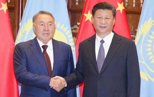 Los presidentes de China y Kazajistán hablan de infraestructuras