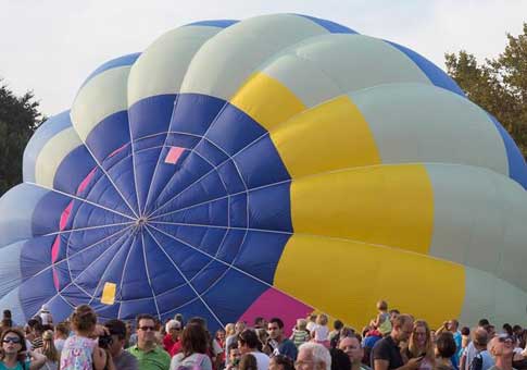 El 22 Carnaval Internacional de Globos Aerostáticos Lago de Velence en Agard