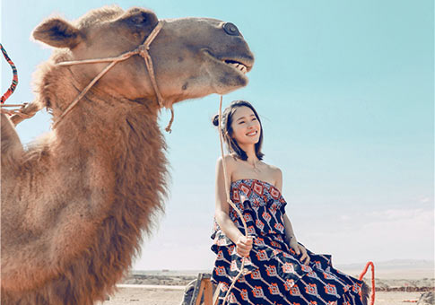 Nuevas imágenes de actriz Jiang Yiyan en desierto