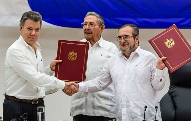 Presidente colombiano gana Premio Nobel de Paz por esfuerzos para terminar conflicto en país