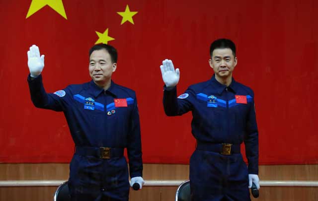 Finalizan los preparativos de lanzamiento de la nave espacial tripulada Shenzhou-11