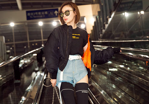 Nuevas fotos de actriz Yuan Shanshan en aeropuerto
