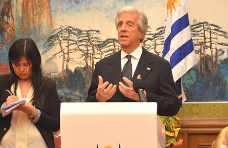 Tabaré Vázquez: Uruguay quiere ser parte de la iniciativa "Franja y Ruta" de China
