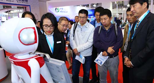 Robots inteligentes debutan en conferencia de Beijing