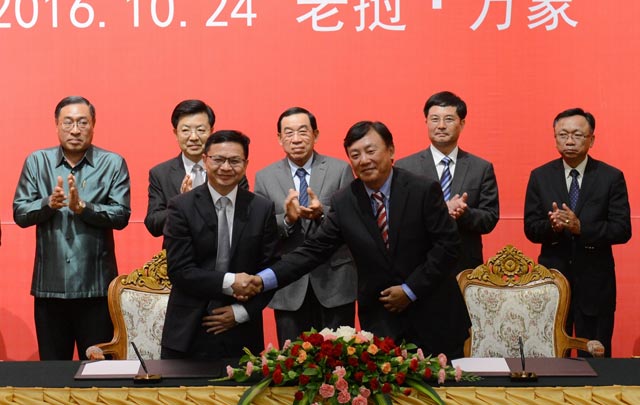 Firman China y Laos contratos ferroviarios