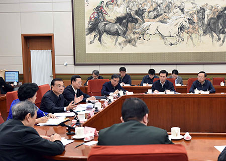 PM chino pide a gabinete estar en conformidad con Comité Central del PCCh con Xi Jinping como núcleo