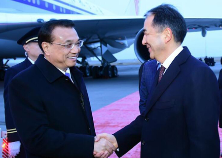 Primer ministro chino llega a Kazajistán en visita oficial