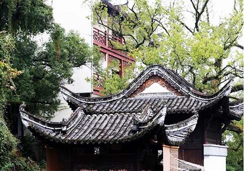 Wuyuan atrae a muchos visitantes con su destacada arquitectura y ambiente
