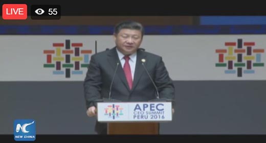 El presidente chino Xi Jinping pronuncia un discurso en la Cumbre Empresarial del APEC 2016 en Lima, Perú