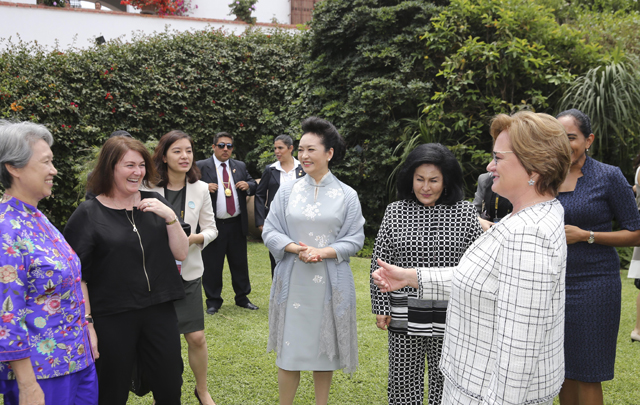 Primera dama de China visita Museo Larco en Perú
