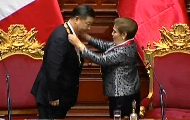 Presidente chino Xi Jinping recibe Medalla de Honor del Congreso Peruano