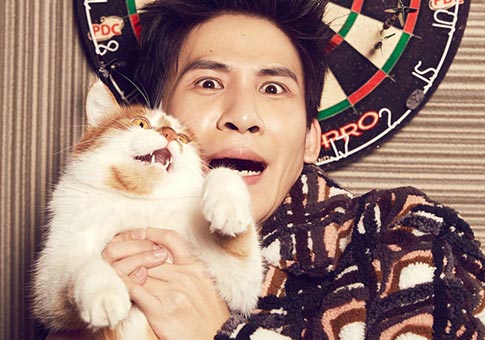 Cantante Zhang Wei posa para revista