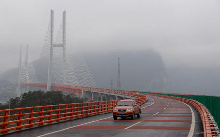 Puente Beipanjiang de 1,341.4 metros de longitud puesto en operación