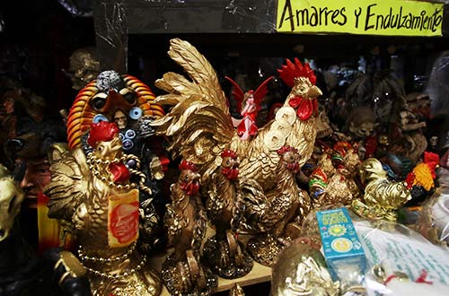 Mexicanos acostumbran comprar amuletos a final del año para iniciar el siguiente con buena suerte, protección y abundancia