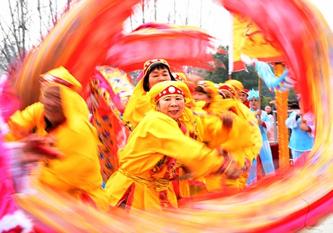 Hubei: Concurso de danzas de dragón y de león en Wuhan