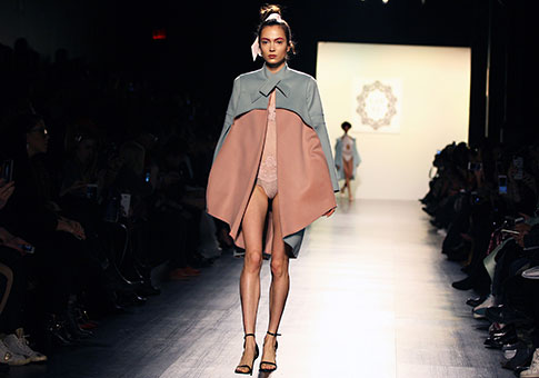 Creaciones de la diseñadora Lan Yu en la Semana de la Moda de Nueva York