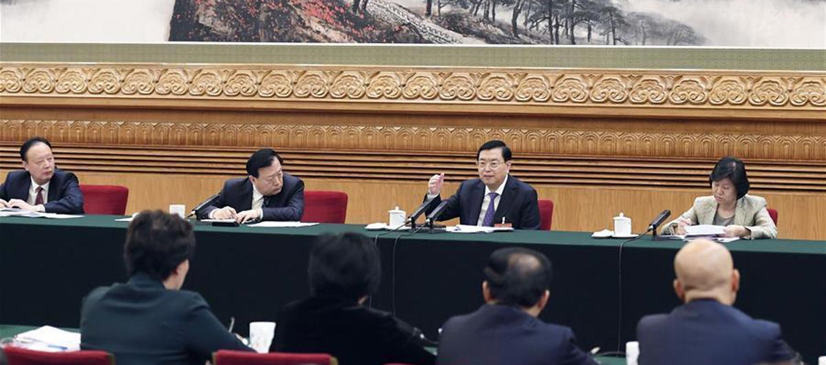 Líderes chinos analizan informe sobre labor de gobierno junto con legisladores