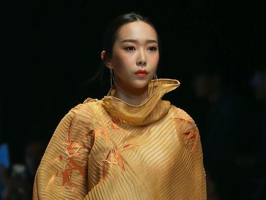 Desfile de moda de diseño de graduación en el Instituto de Tecnología de la Moda de Beijing