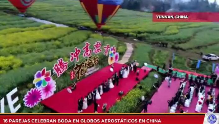 16 parejas en la China se casan en globos aerostáticos