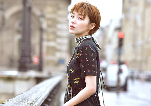 Nuevas fotos de actriz Kan Qingzi tomadas en París