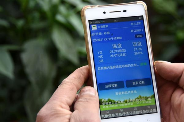 El uso del móvil "para todo" en China impacta a un investigador mexicano