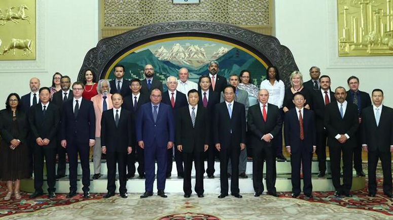 Alto dirigente del PCCh se reúne con representantes de medios de comunicación de 
BRICS