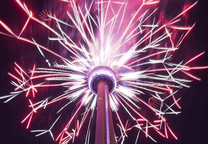 Fuegos artificiales para celebrar el 150 aniversario de Canadá