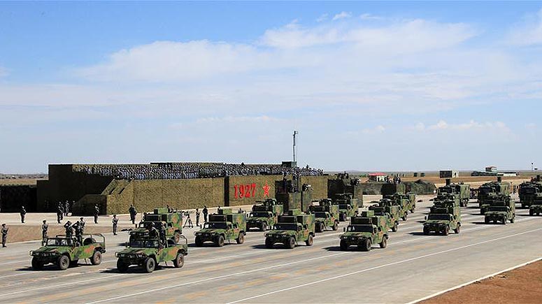 China muestra equipos de guerra electrónica en desfile del Día del Ejército