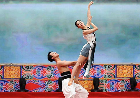 Gansu: Ceremonia de inauguración del espectáculo de danza de Guozhuang en Gannan