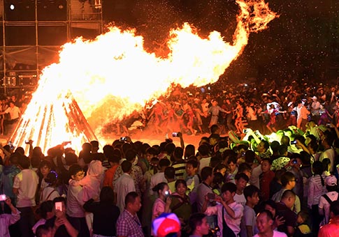 Guizhou: Festival anual de antorchas en Qinglong