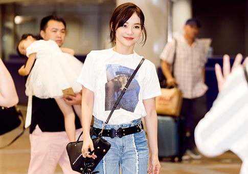 Fotos de actriz Yuan Shanshan en aeropuerto