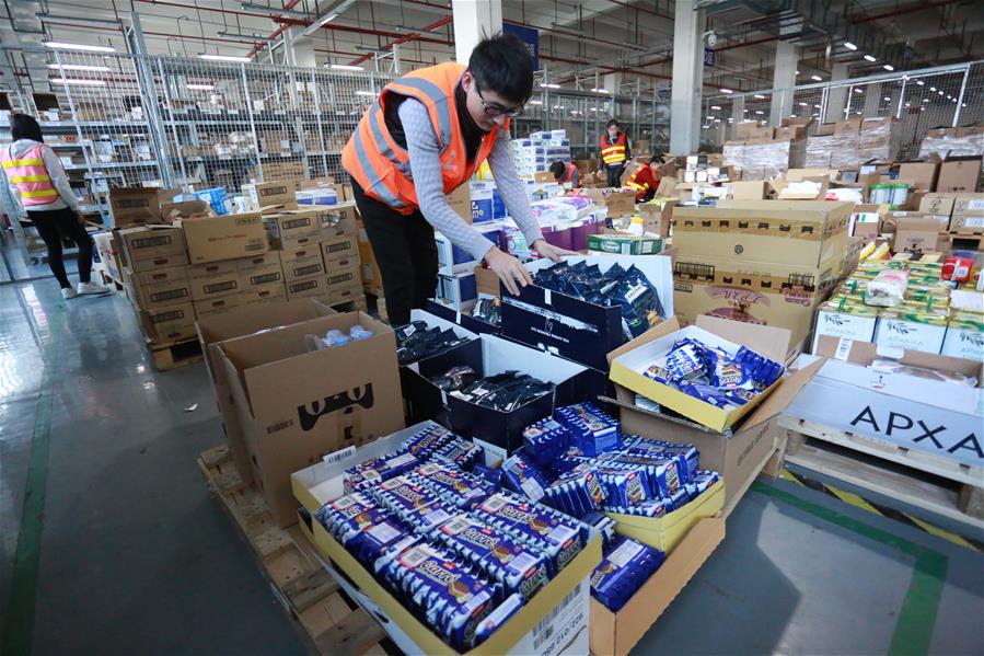 Firmas chinas de comercio electrónico se abastecen de importaciones para auge anual de compras