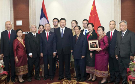 Presidente chino pide a jóvenes generaciones reforzar amistad entre China 
y Laos