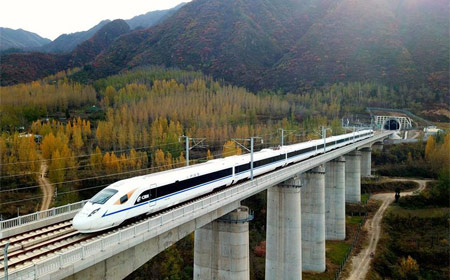 Ferrocarril de alta velocidad entre Xi'an y Chengdu empieza viajes de prueba