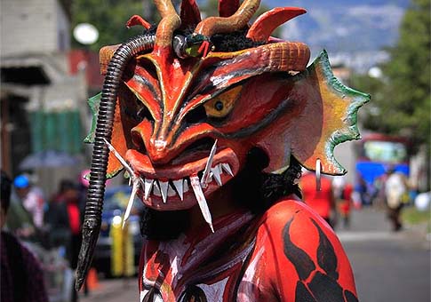 Ecuador: Manifestaciones culturales "Los Diablos"