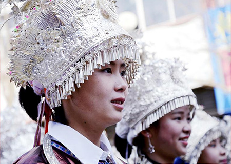 Grupo étnico Dong celebra el festival Dongnian