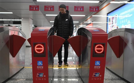 Otra ciudad china permite viajes de metro pagando con teléfono