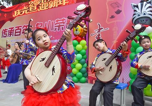 Fujian: Actividad de Año Nuevo de una escuela primaria en Fuzhou