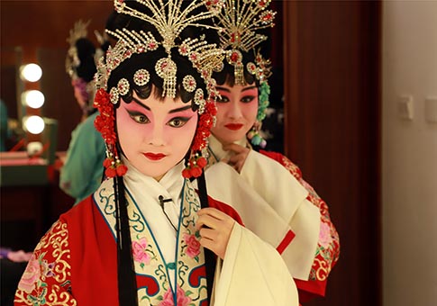 Hebei: Estudiantes de ópera Pingju montan una serie de presentaciones clásicas de Pingju en Shijiazhuang