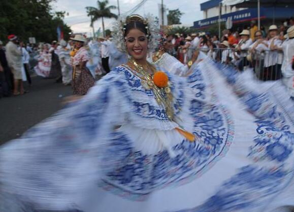 Desfile de las Mil Polleras en Panamá